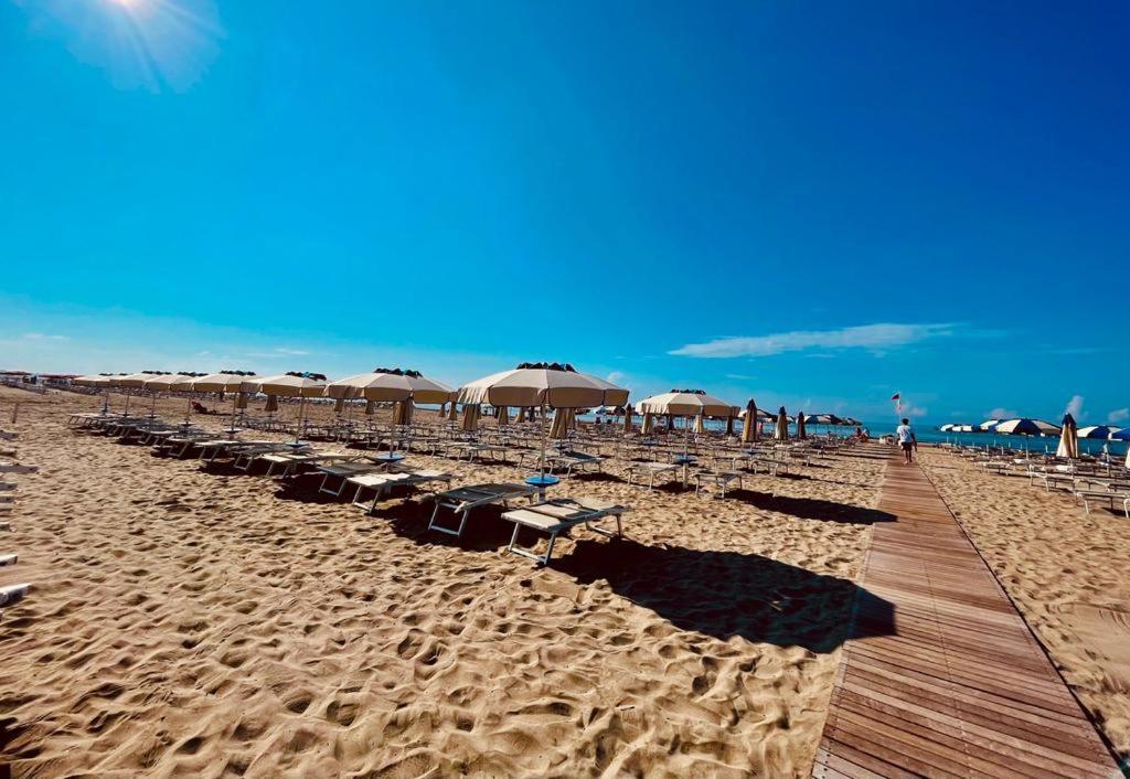Hotel Mediterraneo Lido di Latina Exterior foto